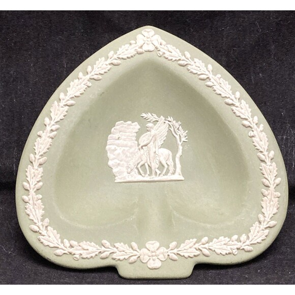 Vintage Wedgwood Green Jasperware Heart Shaped Trinket Dish 4” Made in England - Picture 1 of 6
